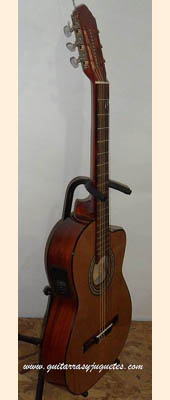 Guitarra Electroacústica de caobilla con pinabete. imagen 5